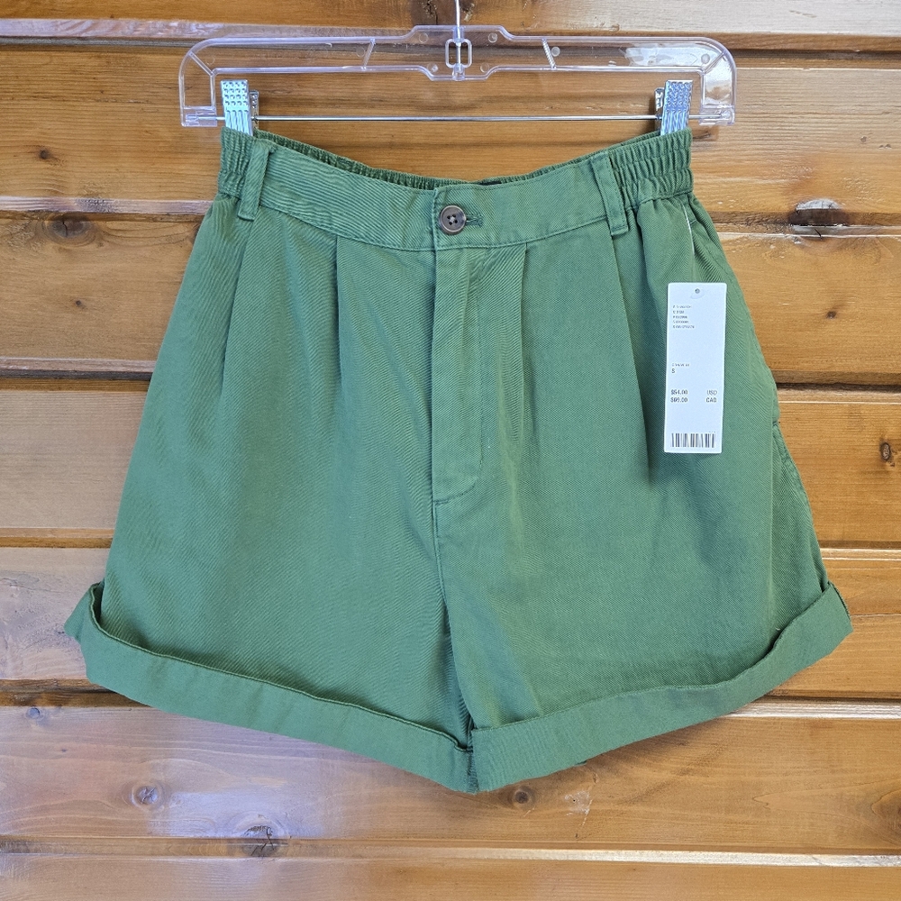 BDG High Waist Pleated Front Elastic Panel Roll Hem Shorts Green Size S